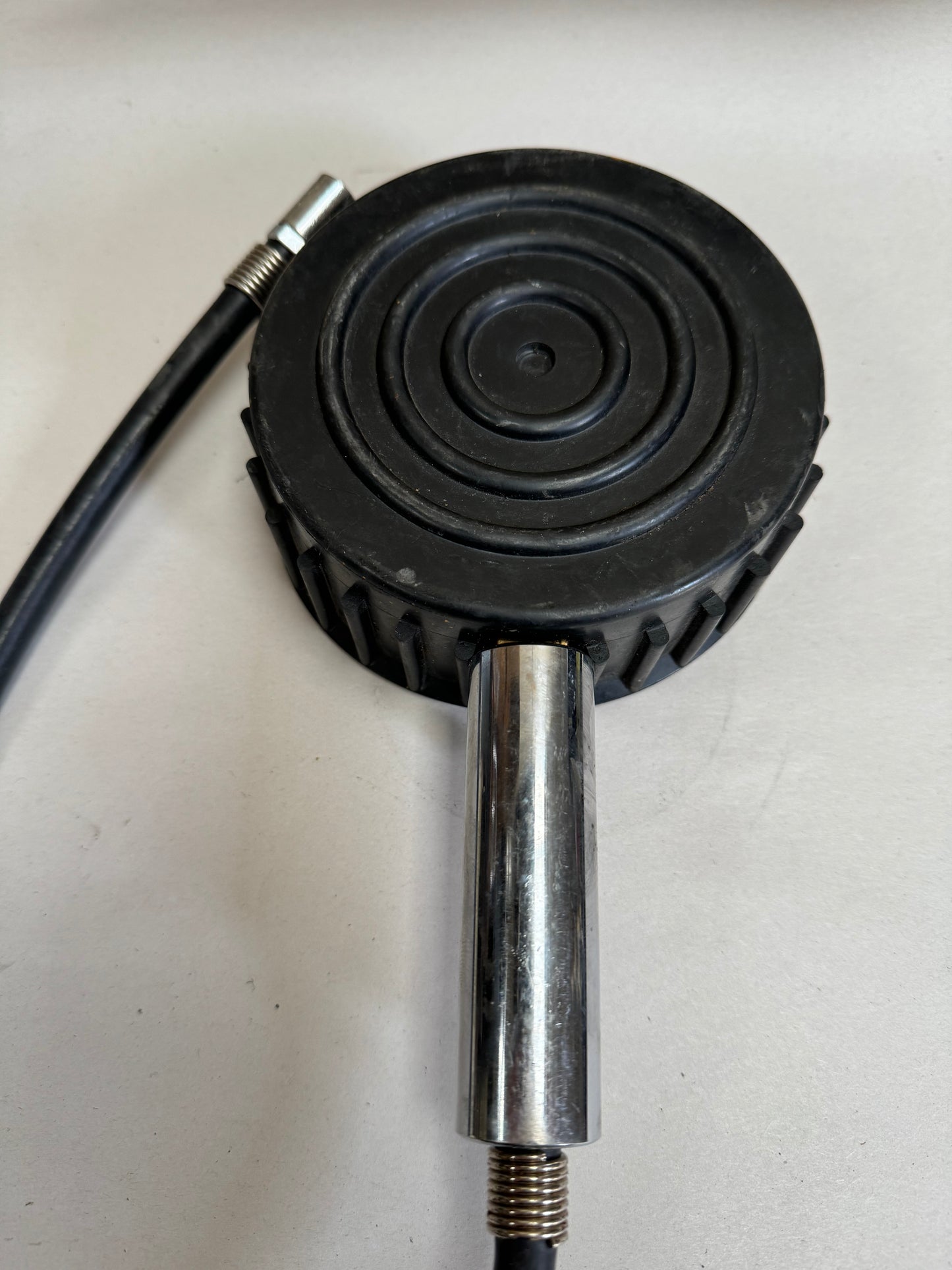 PRESSURE GAUGE