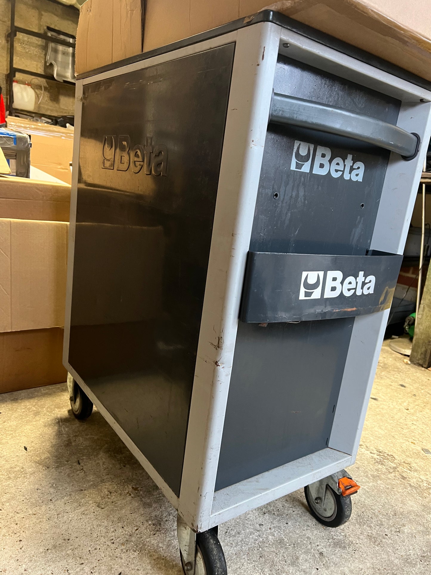 BETA ROLLER CAB