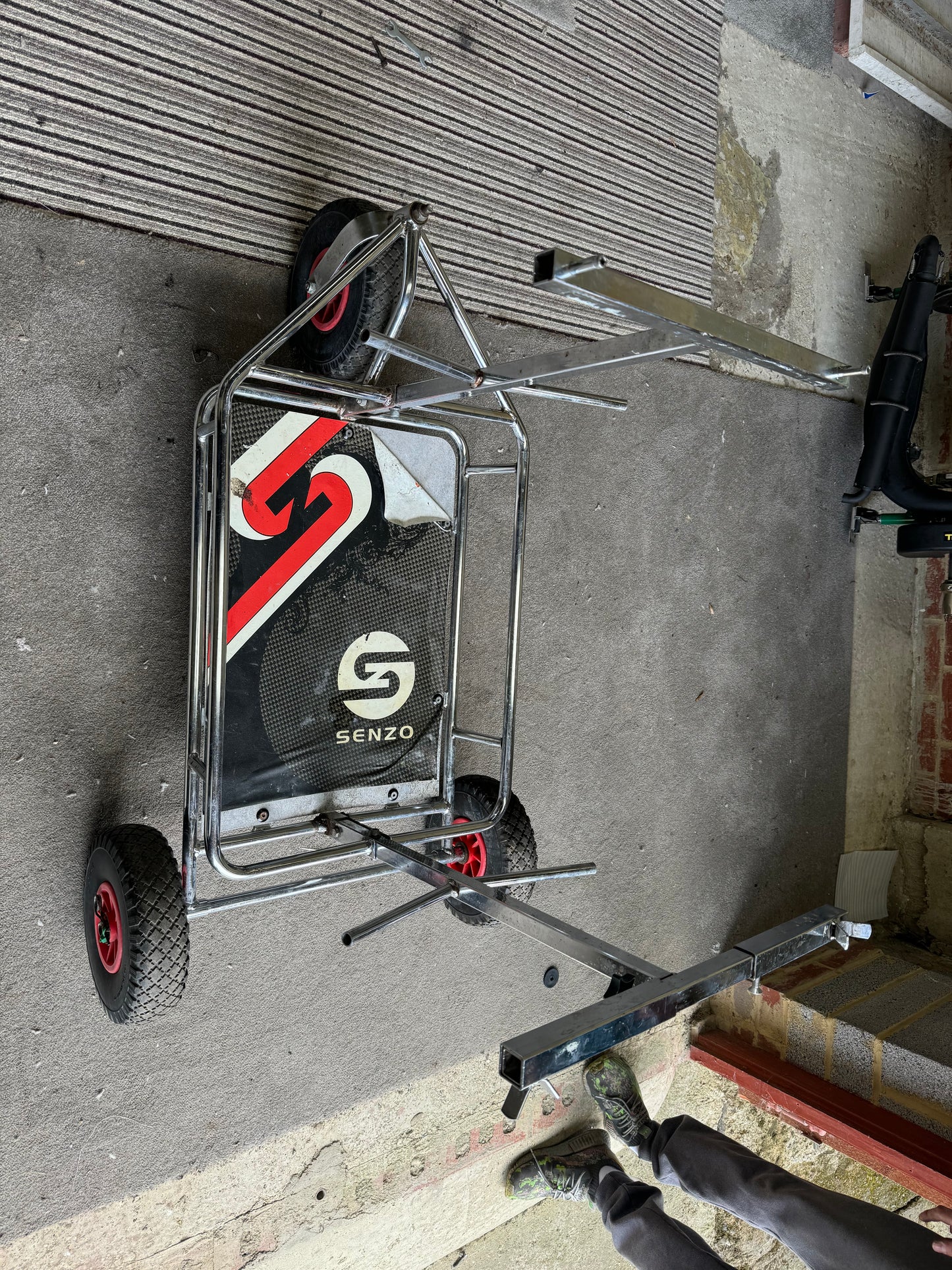 Senzo Trolley