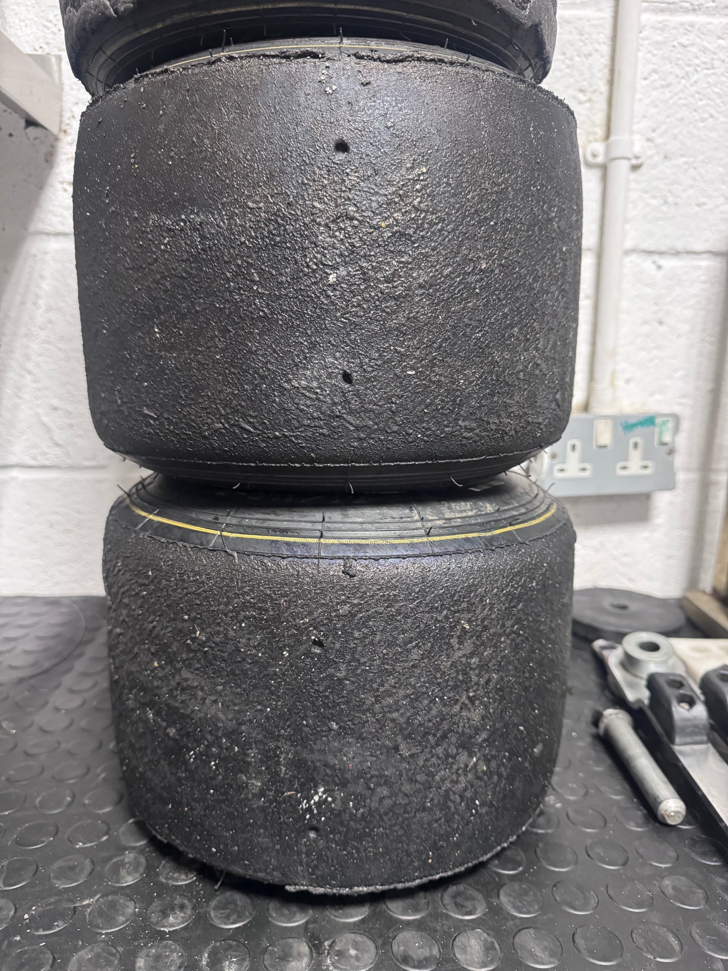 Mojo D5 Tyres 40 laps only